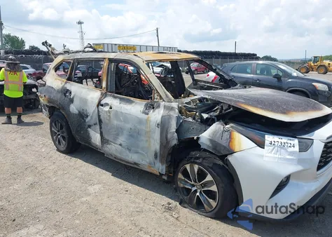 2023 Toyota Highlander Xle z USA, uszkodzony, nr VIN 5TDKDRAH2PS521203